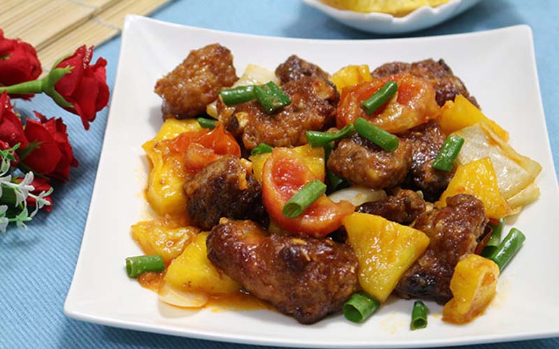 Sườn xào chua ngọt với dứa